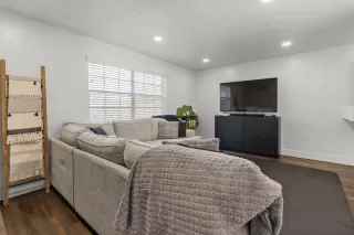 Photo #6: 225139050 Listing