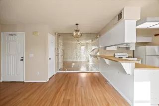 Photo #5: 225139092 Listing