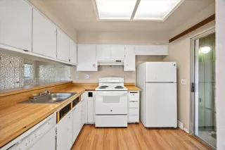 Photo #6: 225139092 Listing