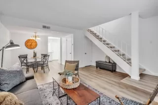 Photo #1: 225139330 Listing