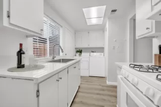 Photo #4: 225139330 Listing