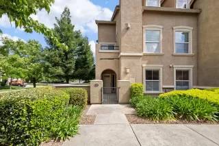 Photo #2: 225139375 Listing