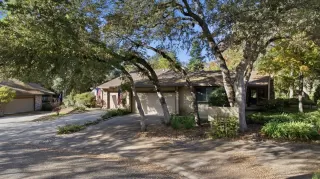 Photo #2: 225140446 Listing