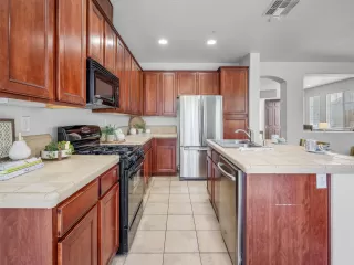 Photo #2: 225140517 Listing