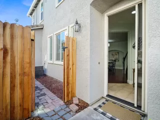 Photo #5: 225140517 Listing