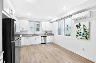 Photo #3: 225140579 Listing