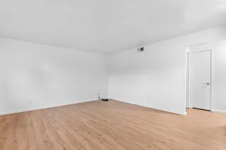 Photo #4: 225140815 Listing