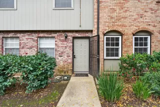 Photo #2: 225141803 Listing