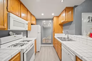 Photo #4: 225141897 Listing