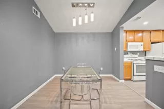 Photo #6: 225141897 Listing