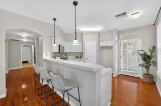 Photo #5: 225142397 Listing