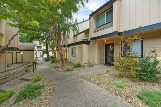 Photo #4: 225142708 Listing