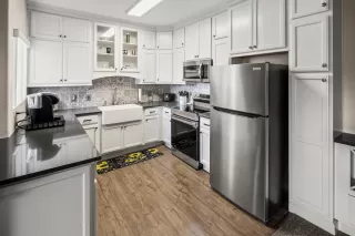 Photo #2: 225143402 Listing