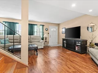 Photo #5: 225143773 Listing