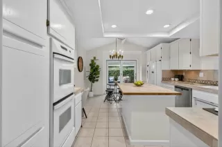 Photo #6: 225144066 Listing