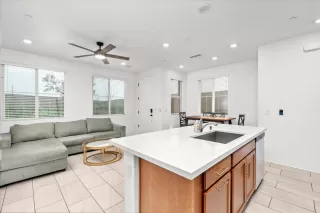 Photo #2: 225144133 Listing