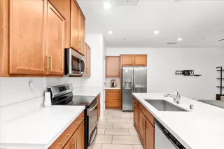 Photo #4: 225144133 Listing