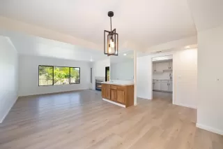 Photo #6: 225144474 Listing