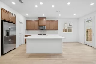 Photo #2: 225144831 Listing 