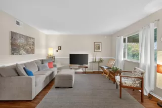 Photo #5: 225145470 Listing