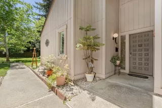 Photo #4: 225148067 Listing