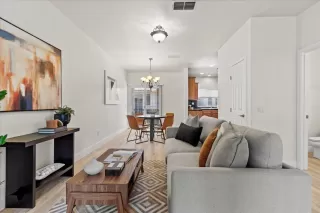 Photo #2: 225148860 Listing