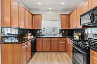 Photo #4: 225148860 Listing