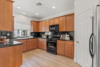 Photo #5: 225148860 Listing