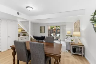 Photo #5: 225149039 Listing