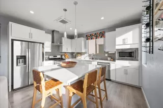 Photo #4: 225149053 Listing