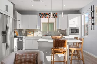 Photo #6: 225149053 Listing