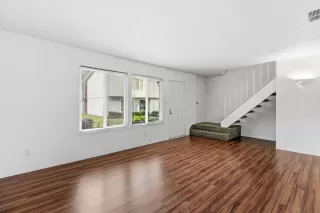 Photo #4: 225149938 Listing