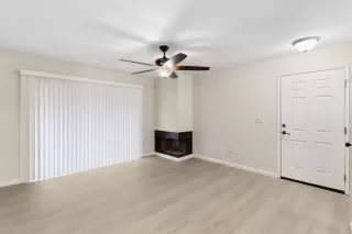 Photo #4: 225150301 Listing