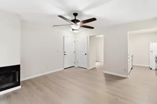 Photo #5: 225150301 Listing