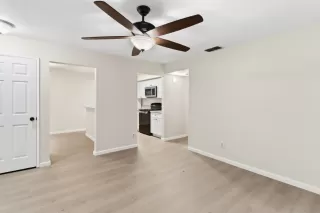 Photo #6: 225150301 Listing