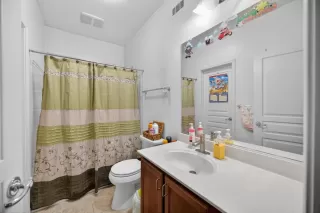 Photo #5: 225150778 Listing