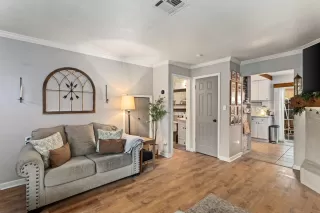 Photo #3: 225152872 Listing 