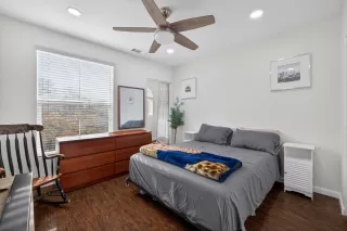 Photo #5: 225152951 Listing