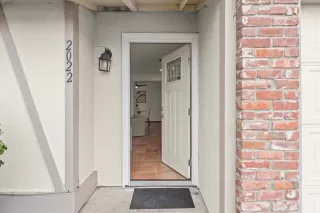 Photo #5: 225153702 Listing