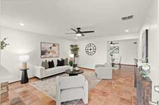 Photo #6: 225153702 Listing