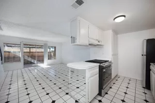 Photo #4: 225154240 Listing