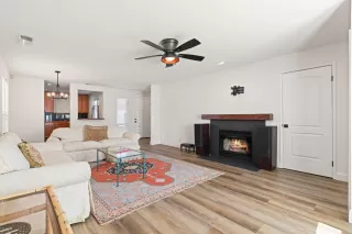 Photo #1: 226002006 Listing