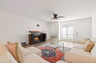 Photo #4: 226002006 Listing