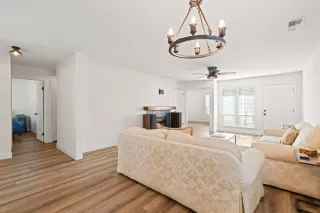 Photo #5: 226002006 Listing