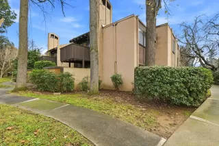 Photo #2: 226002021 Listing