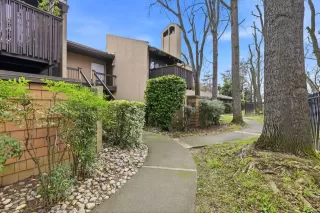 Photo #3: 226002021 Listing