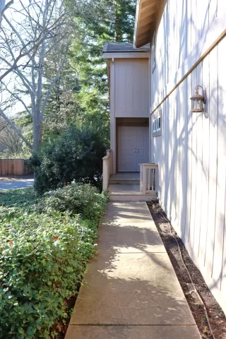 Photo #2: 226003404 Listing