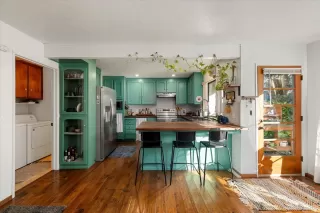 Photo #5: 226003582 Listing 