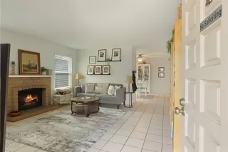 Photo #2: 226005968 Listing