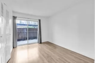 Photo #4: 226005979 Listing